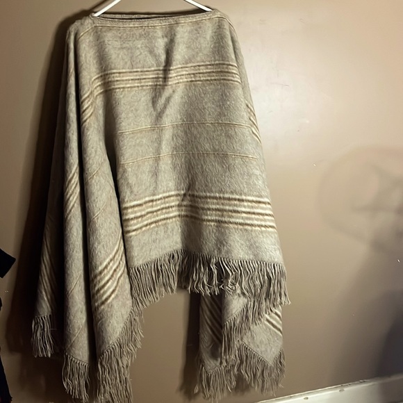 Handmade of Alpaca wool vinta fringed poncho - Picture 1 of 4